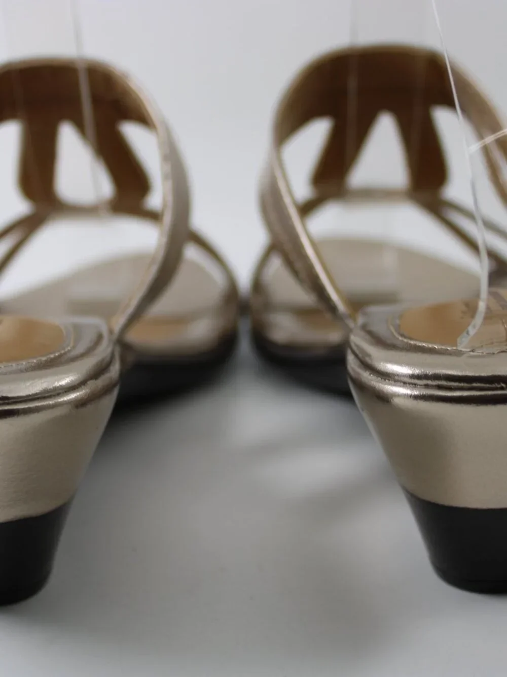 Croft &Barrow NWT Women Sandals Metallic Gold 8M Cushion Casual Hoop & L Wedge